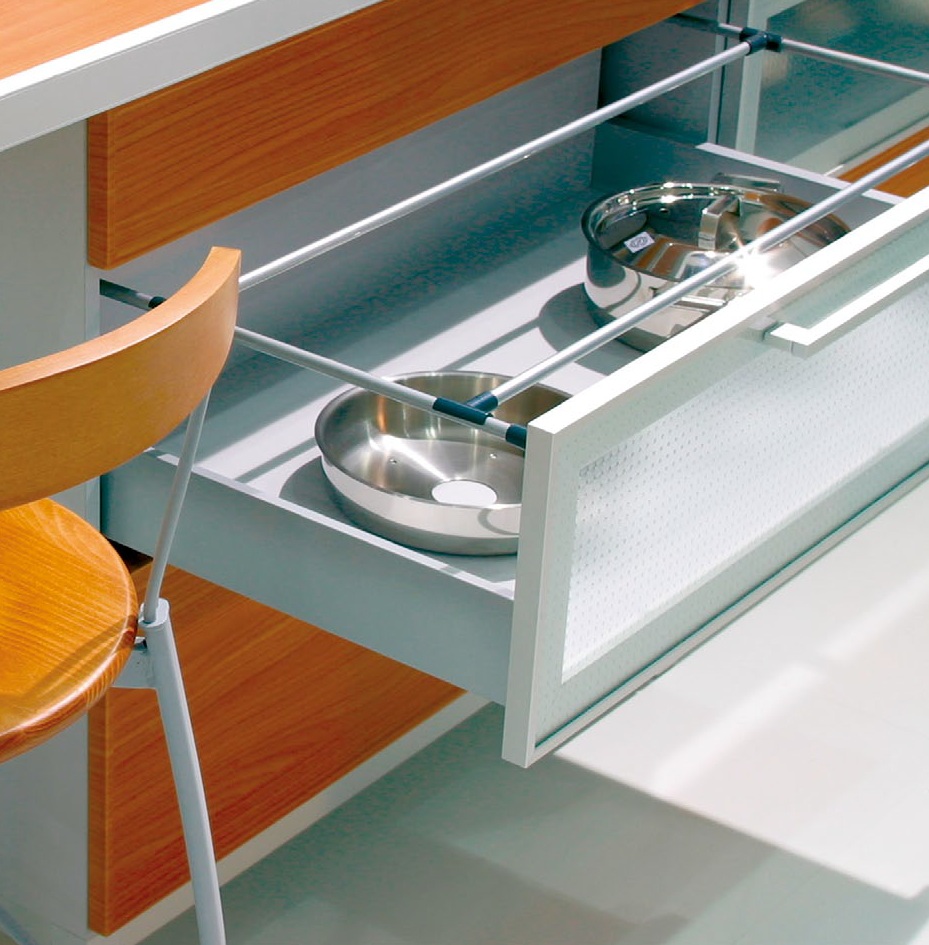 Aluminum Extruded Handles - Quality Kitchen Cabinet Doors since 2005   Kitchen cupboard handles, Kitchen interior design decor, Kitchen door  handles